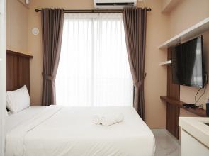 Homey And Simple Studio At Sky House Bsd Apartment