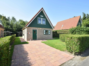 Holiday home in the village of Zonnemarie, nearby kids' beach