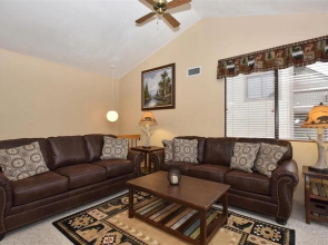 Seven Springs 1 Bedroom Premium Condo, Ski In/Ski Out by RedAwning