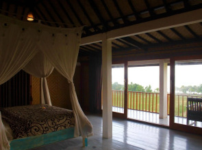 Dikaloha Medewi Surfcamp