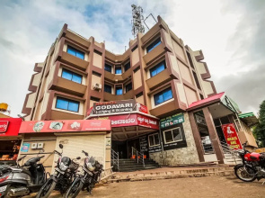 OYO 48043 Hotel Godavari