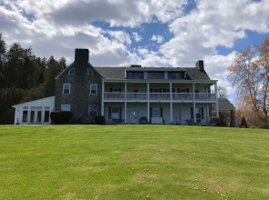 Valcour Inn & Boathouse