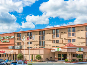 Wyndham Garden Hotel Newark Airport