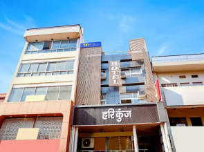FabHotel Hari Kunj 900 m from Kashi Vishwanath Temple