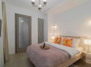 Top-Floor Romanian Athenae 2BR Apartment, Quiet City Views