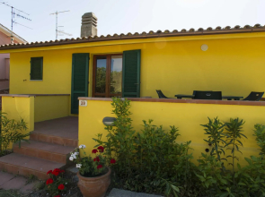 Casa del Colle sleeps 4 on the first floor equipped with every comfort near Procchio-CASA DEL COLLE