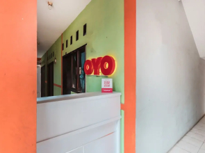 OYO Living 1756 Amira Guest House