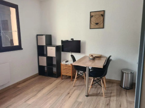 Charmant studio rénové avec parking gratuit sur place