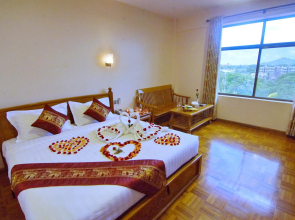 E-Outfitting Golden Country Hotel