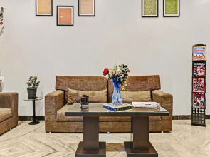 Log Inn Plaza By OYO Rooms