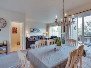 Charming Redmond Townhome w/ Resort Amenities