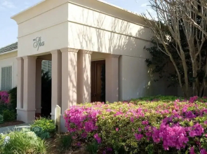 LATITUDE ADJUSTMENT 3 Bedroom Holiday Home by Five Star Properties