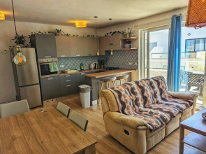 Modern 3 Bedroom Penthouse With Rooftop Views