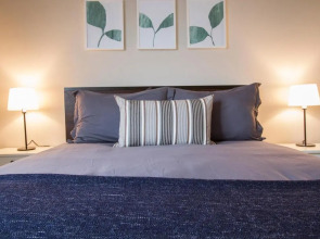 Marina Del Rey's Grand 2/2 Suite Pool View