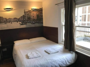 Exhibition Court Hotel 4