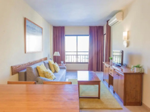 ☆Beachfront 1br Ronda 4 - Ac/Wifi/Pool