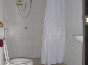 Robin’s Nest Guesthouse & Restaurant