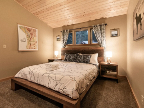 Paws in the Mountains Holiday home 2 NW Comfy Cabins
