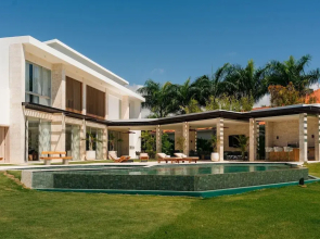Modern 6 BDR Golf Front Villa in Luxury Beach Resort w Pool and Heated Jacuzziz