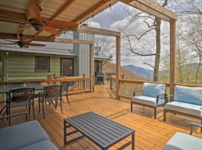 Serene 'mountain Mist' Retreat w/ Deck & Hot Tub!