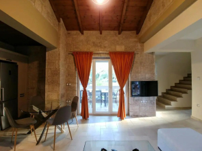 Villa *FRYNI*/5' from sea & center/Mountain View