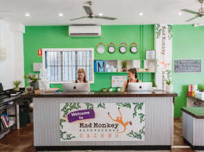 Mad Monkey Backpackers Central
