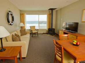 Pelican Shores Inn