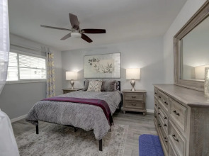 Cute Apt Close To Downtown, Long Beach! 1 Bedroom Apts by RedAwning