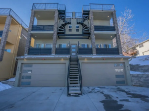 4BR Mnt Viewsmodern Urbanityrooftop Patio