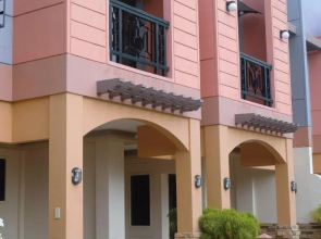 Manora Apartments and Guest House