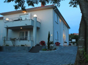 Apartments Villa Mantinela