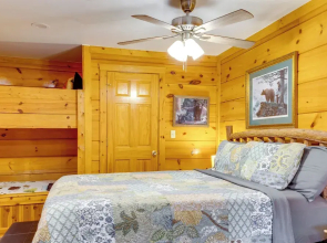 3 Mi to Dollywood: Pigeon Forge Resort Studio!