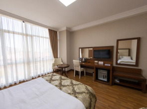 Отель Era Palace