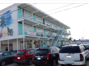Island Breeze Motel