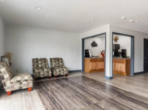 Scottish Inn and Suites
