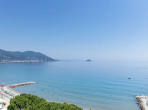 Frontline Beach 6 - B3 - Near To The Sea