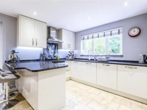 Homely 4 Bedroom House Addlestone