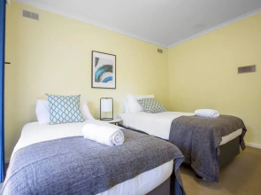 Spacious Comfortable Home in Wheelers Hill+pool