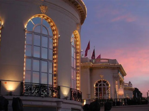 Ak'hotel