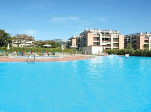 Two-room Apartment Sleeps 5 IN THE Coop Area-rif Agos
