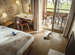 Robinson Camyuva - Adults only