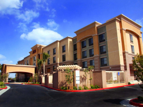 Hampton Inn & Suites Seal Beach