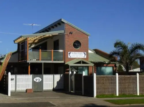 Black Dolphin Waterfront Townhouse - Bay Views