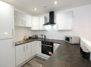 Air Host and Stay - Lewbry House Apartments, Liverpool, UK