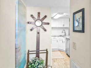 Holiday Surf & Racquet Club 118 2 Bedroom Condo by RedAwning