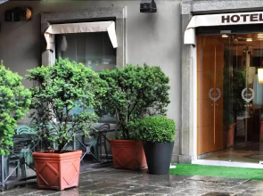Le Petit Hotel