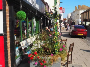 Beautiful 2BD Coastal Hideaway Central Worthing