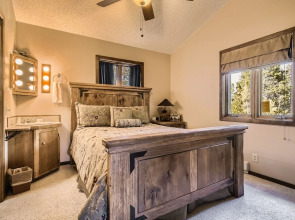 New Listing! The Nugget 3 Bedroom Townhouse by RedAwning