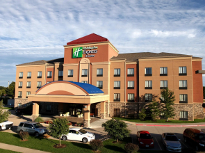 Holiday Inn Express and Suites Springfield Medical District by IHG