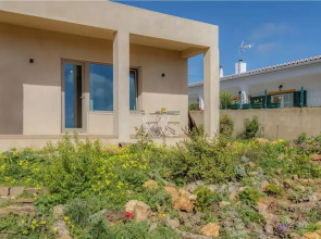 Eco Stay on the Hill by Sea N' Rent